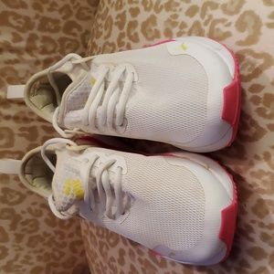 Womens Soft walk pumas